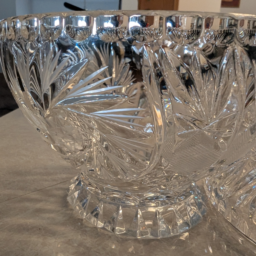 Elegant Crystal Decorative Bowl - Picture 7 of 14